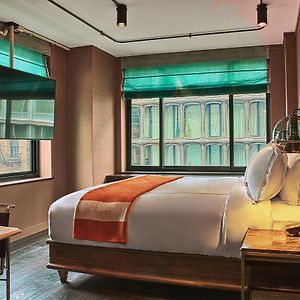 Deluxe Kamer met een King Size Bed op de Hoek